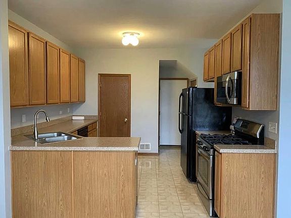 3rd image of 4911 Courtland Cir