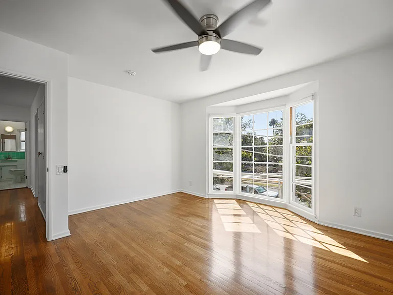 302-312 San Vicente Blvs — Photo 18