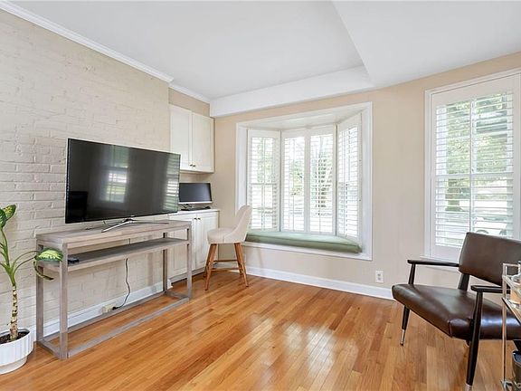 5th image of 128 Westmoreland St