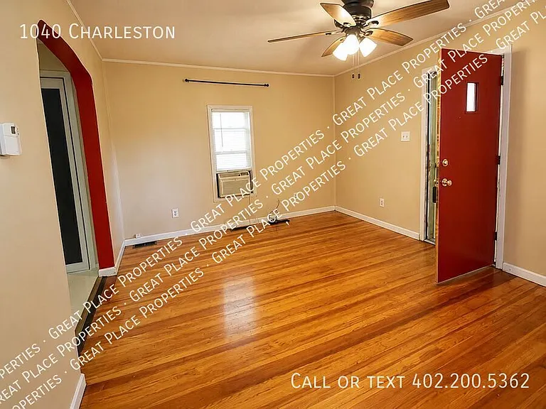 1040 Charleston St — Photo 4