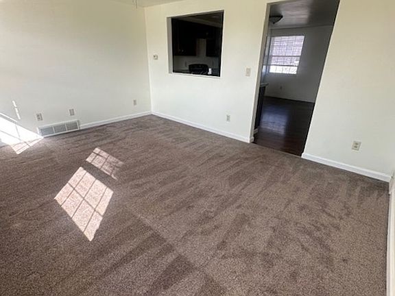 4th image of 229 Whitestown Vlg APT D
