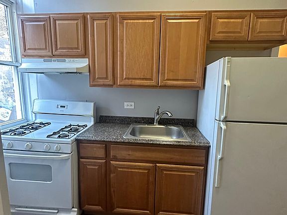 5th image of 1359 W Chicago Ave #A03