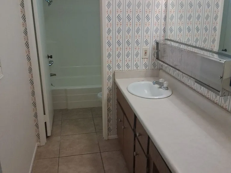 836 S Langley Ave #102 — Photo 15