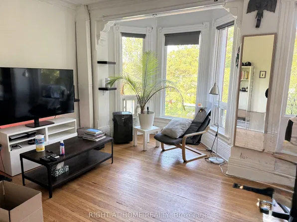 3 Wales Ave, Toronto, ON M5T 1J2