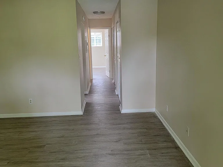 528 Ashlawn Dr #4 — Photo 4