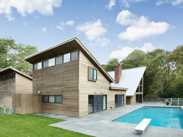 20 Lily Pond Dr, Sag Harbor, NY 11963