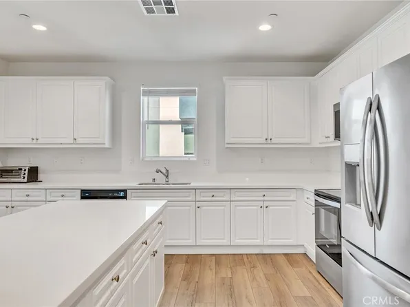 911 E 3rd St, Santa Ana, CA 92701