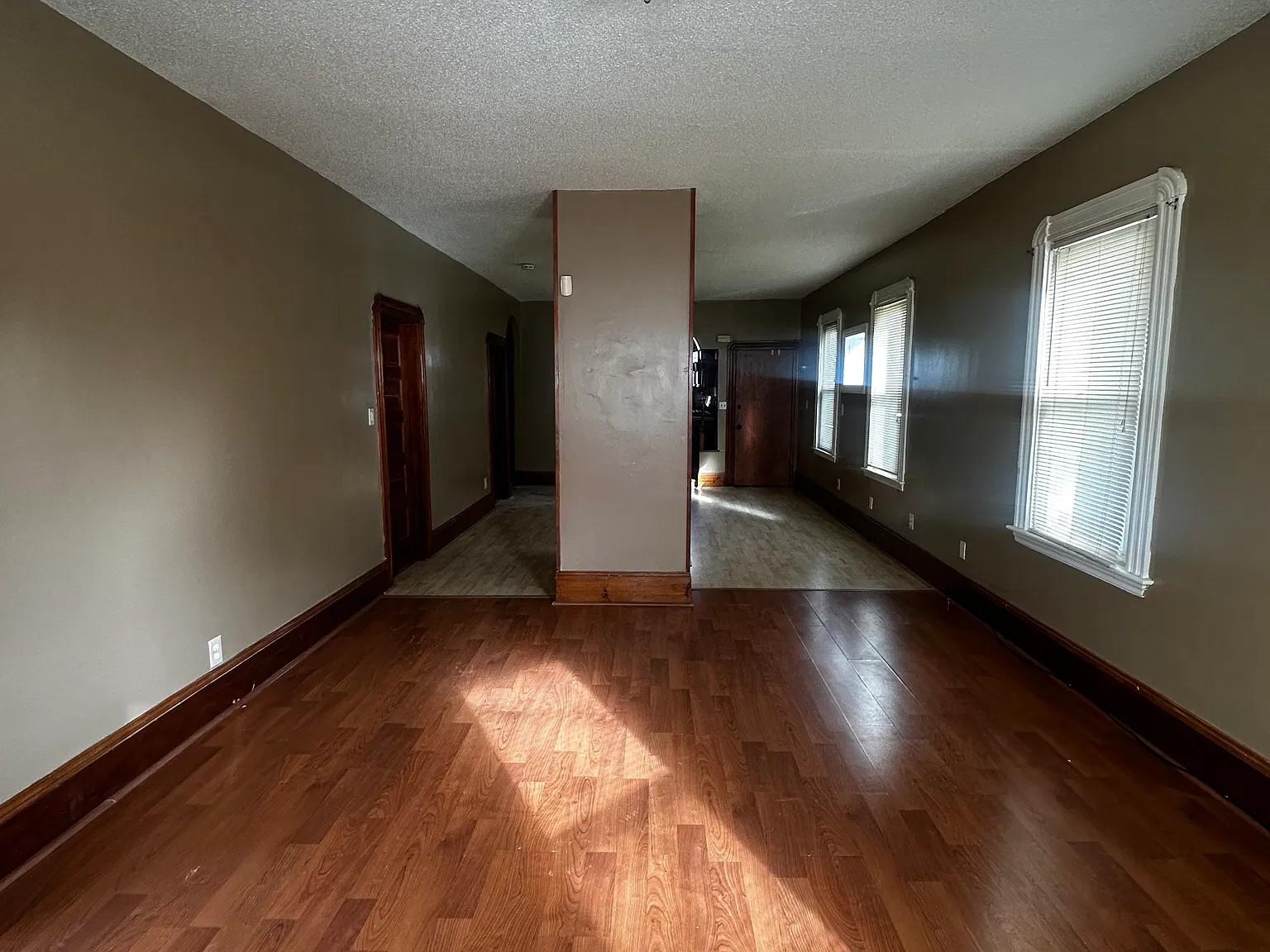 31 Sidney St — Photo 2