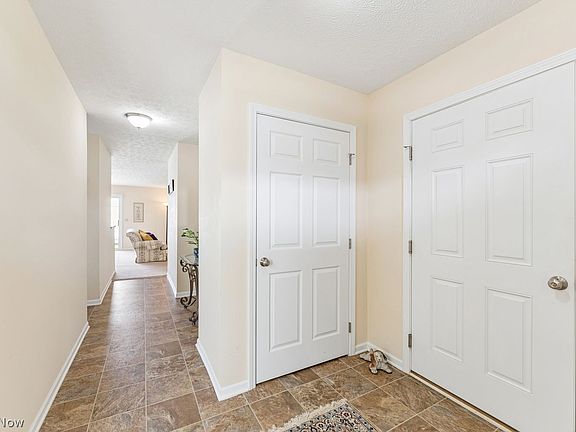 4th image of 115 Carrington Ct
