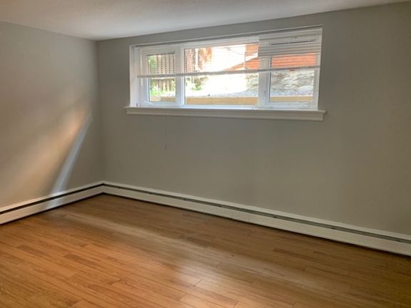 4th image of 55 Sweetland Ave #658331