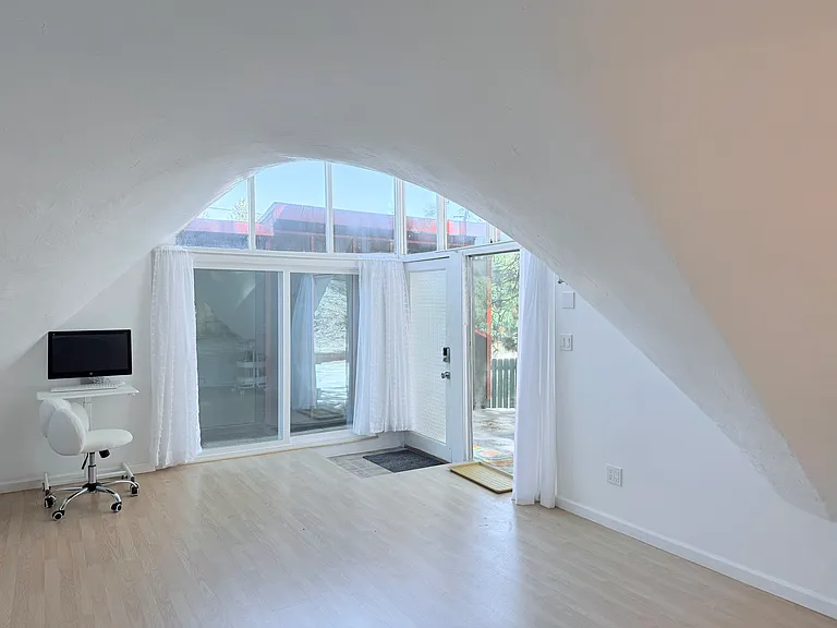 2140 Hollymont Dr — Photo 14