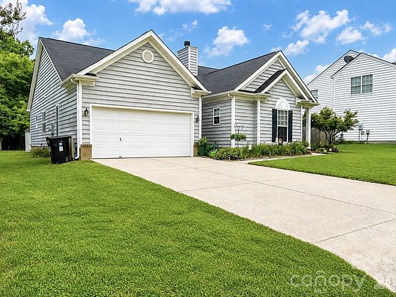 3rd image of 2568 Governors Pointe Ct NE