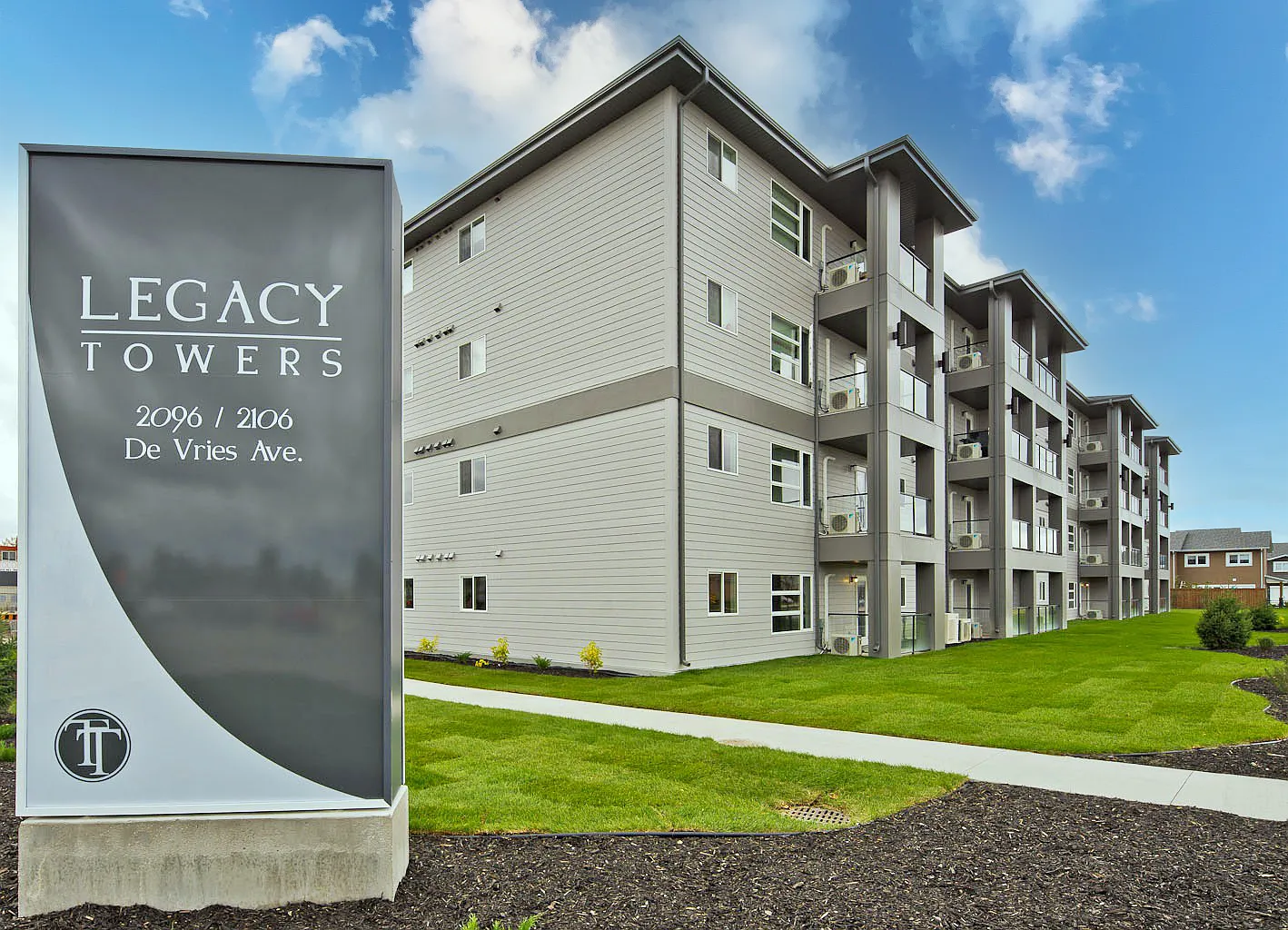 Legacy Towers — Photo 2