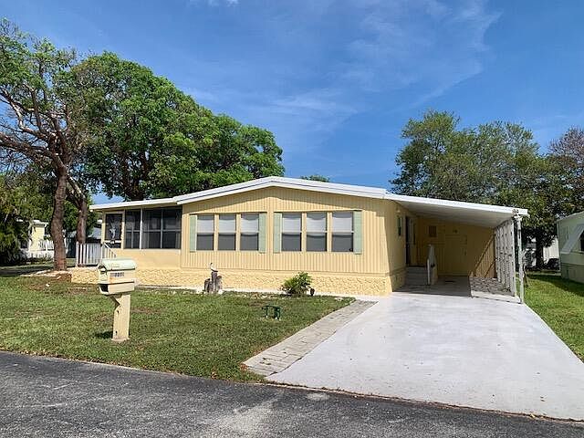 1st image of 901 S Emerald Dr