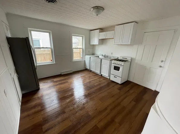 7 Shedds Ave, Nashua, NH 03060