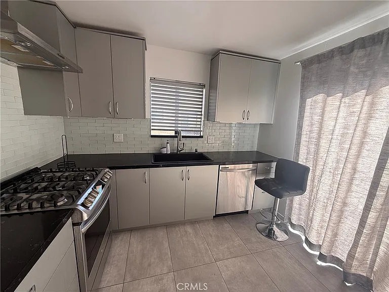 9131 Burnet Ave #10 — Photo 40