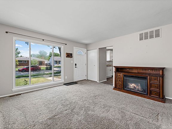 2nd image of 23112 Detour St