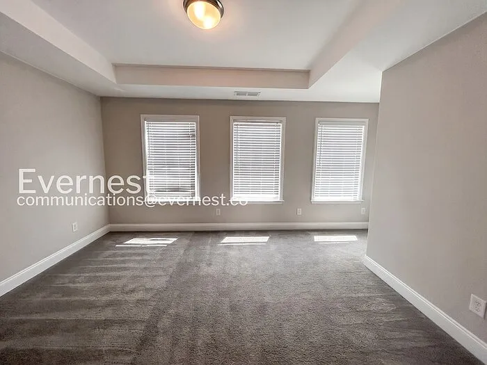 2140 Coventry Dr — Photo 12