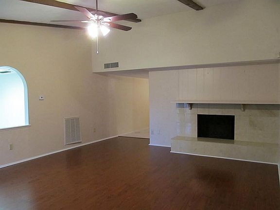 4th image of 2935 Meadowview Dr