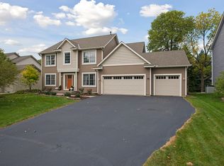 1034 Clipper Way, Woodbury, MN 55125