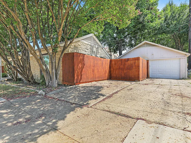 6950 Hillcrest Ave — Photo 30