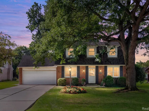 30190 Pleasant Trl, Southfield, MI 48076