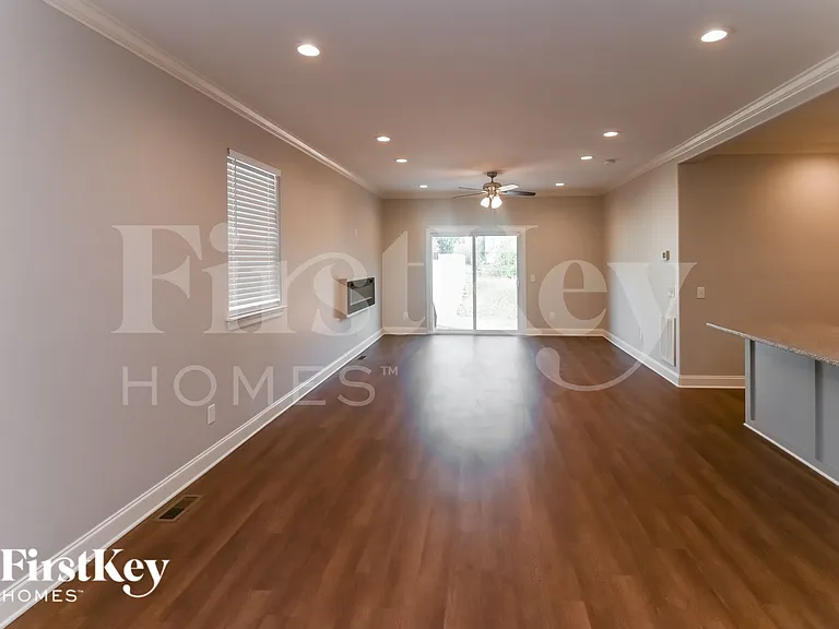 1250 Pless St NW — Photo 4