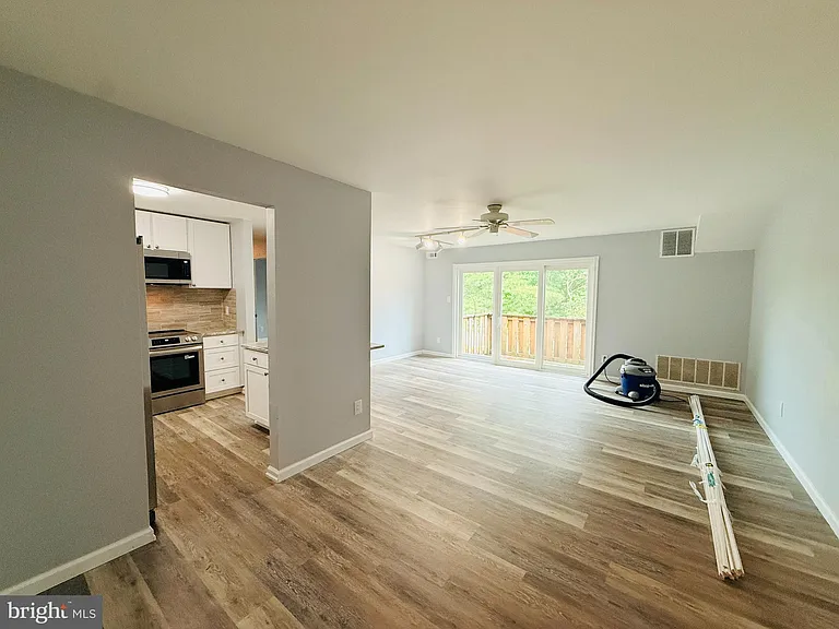 1008 Lindsey Ct — Photo 8