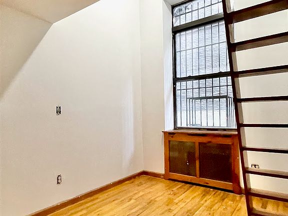 5th image of 491 Amsterdam Ave APT 1A