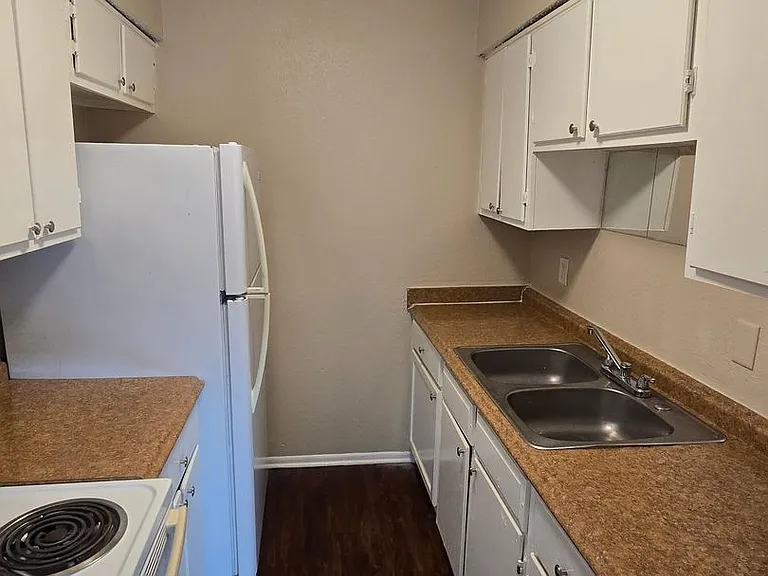 3019 Aspin Dr — Photo 3