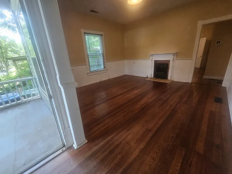 465 Cameron St SE — Photo 3