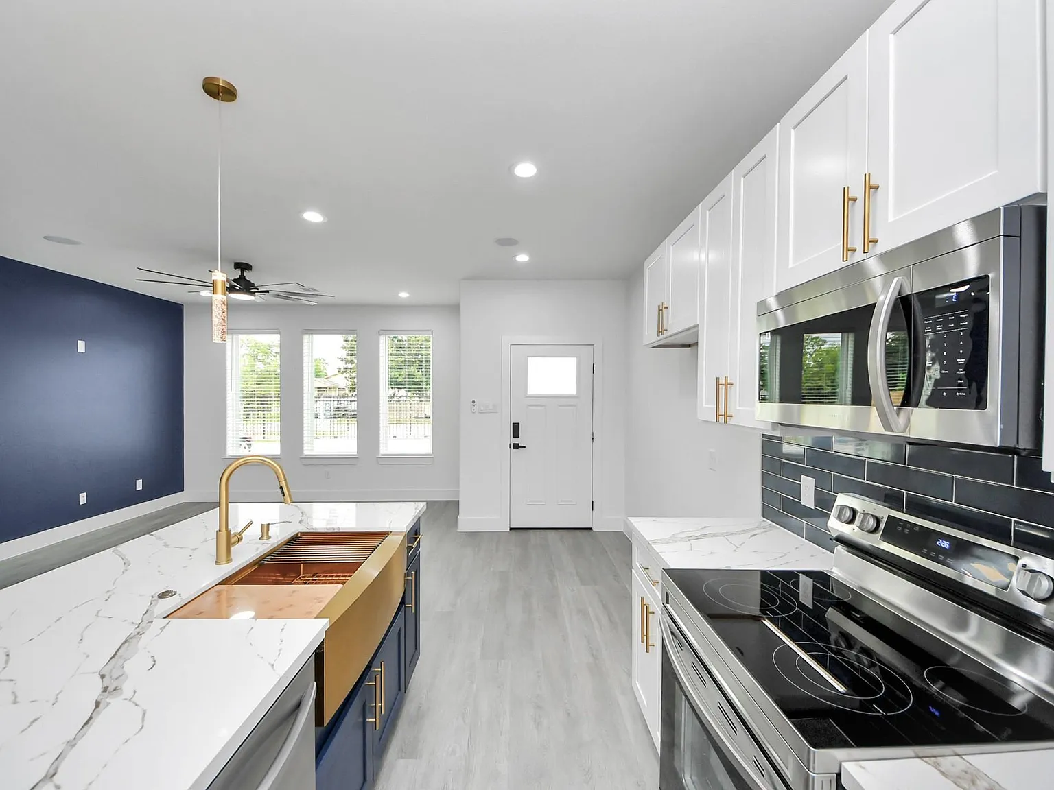 3 bed, 2.0 bath, $1,900 — Photo 4