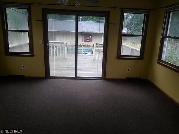 5th image of 3163 Highland Ave