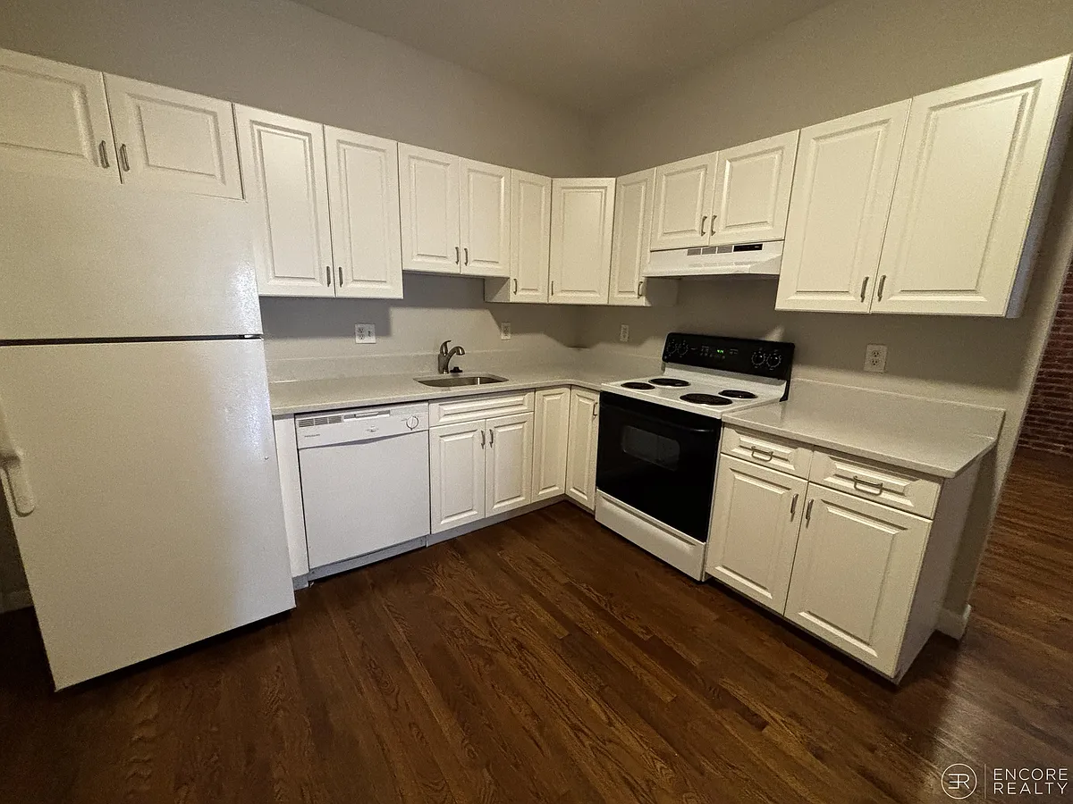 Building Photo - 15 Stearns Rd #4