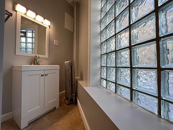 4th image of 2316 N California Ave #7-1