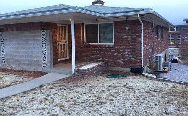 1440 Hillside - Right side of duplex