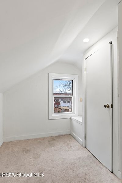 4th image of 52 Holmes Court