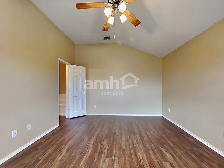925 Hawthorne Rd — Photo 9