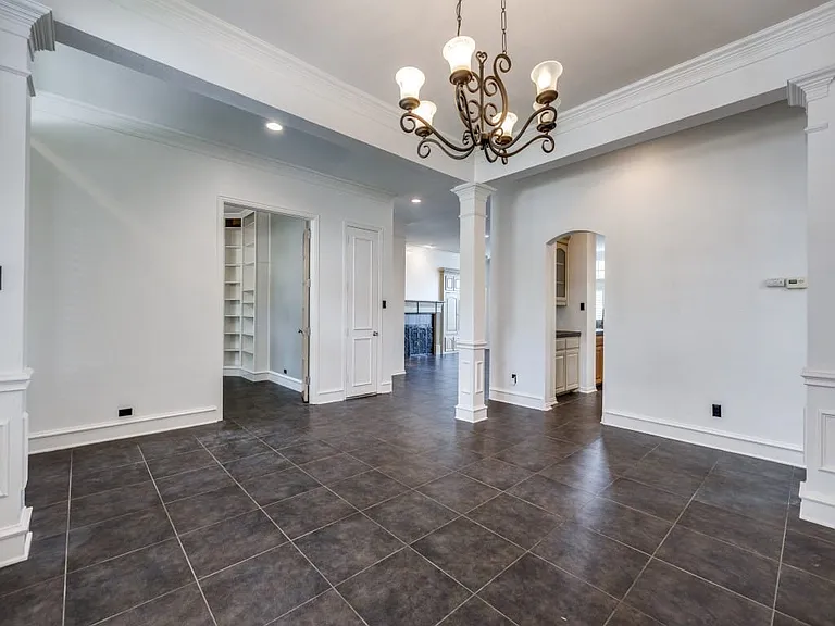 4684 Old Pond Dr — Photo 15