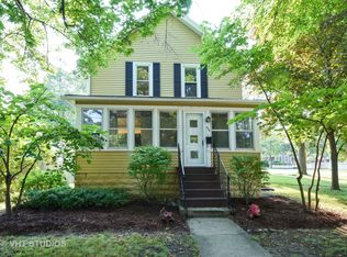 433 N Cook St, Barrington, IL 60010