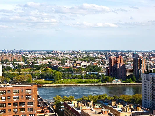 Sold by Sotheby's International Realty | media 7