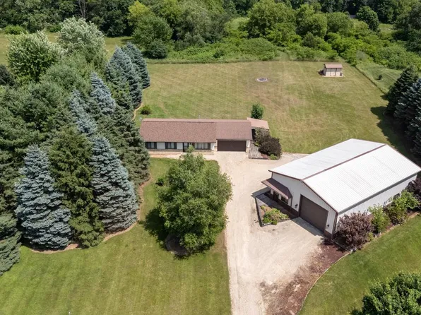 9296 Windy Acres DRIVE, Kewaskum, WI 53040