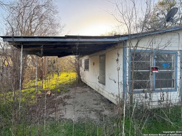 415 AUBREY ST, Natalia, TX 78059