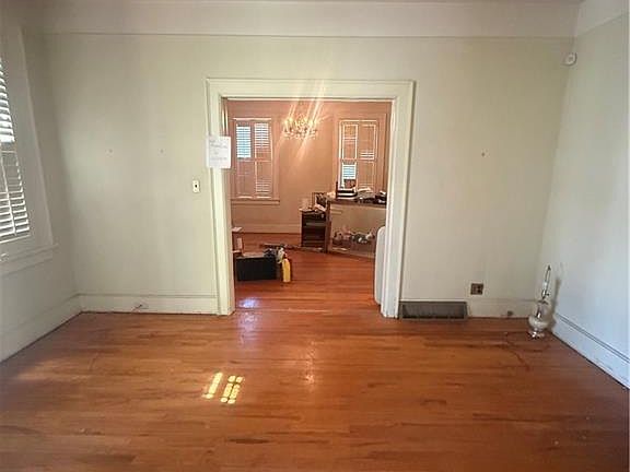 2nd image of 2808 Summerville Rd