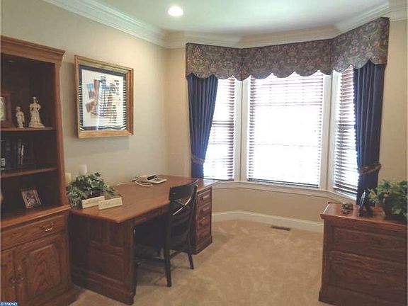 5th image of 8 Kingsley Ct