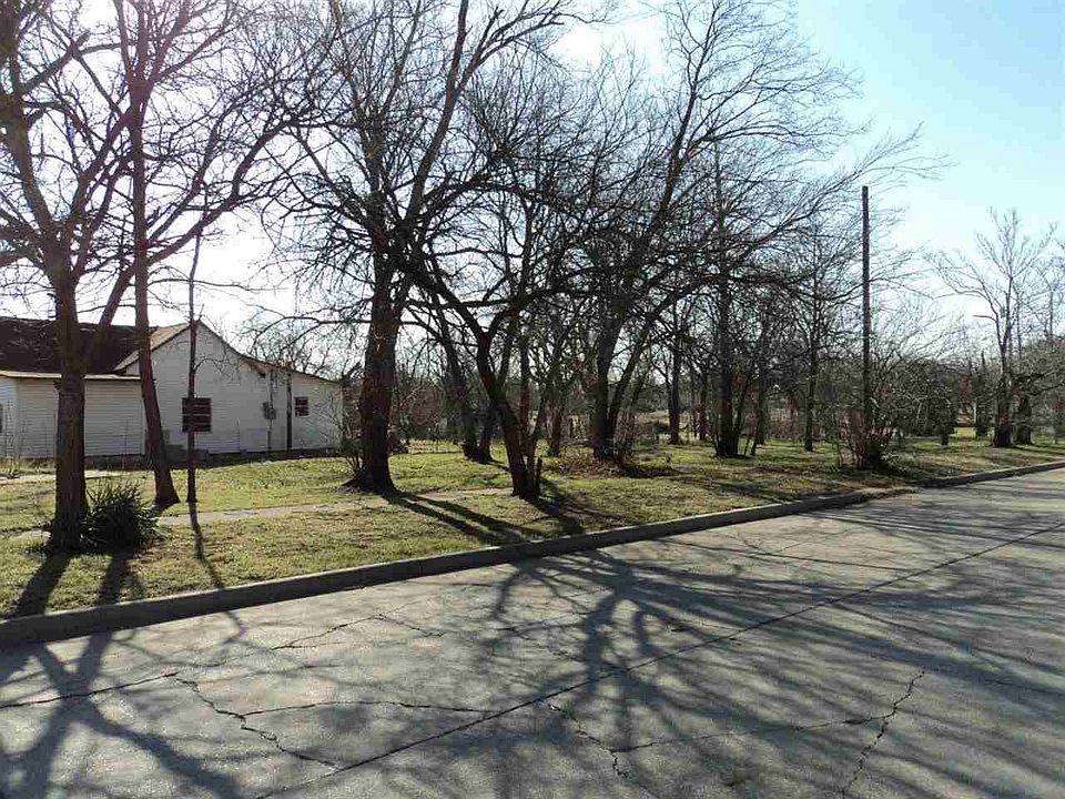 2nd image of 932 SW I Ave