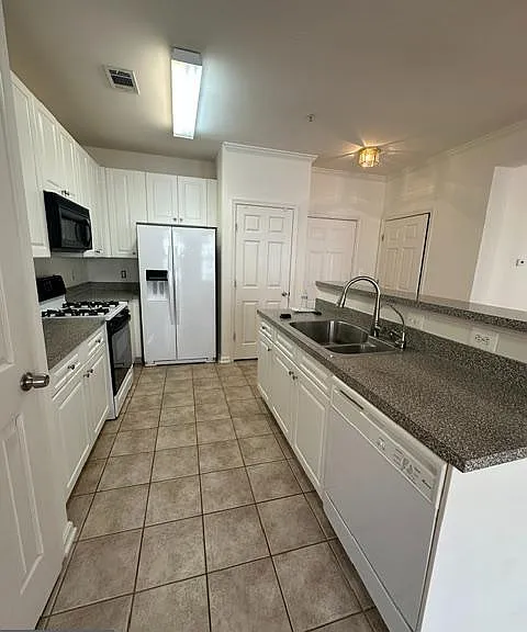 2664 Manhattan Pl #306 — Photo 21
