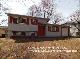 3027 SW Twilight Dr, Topeka, KS 66614