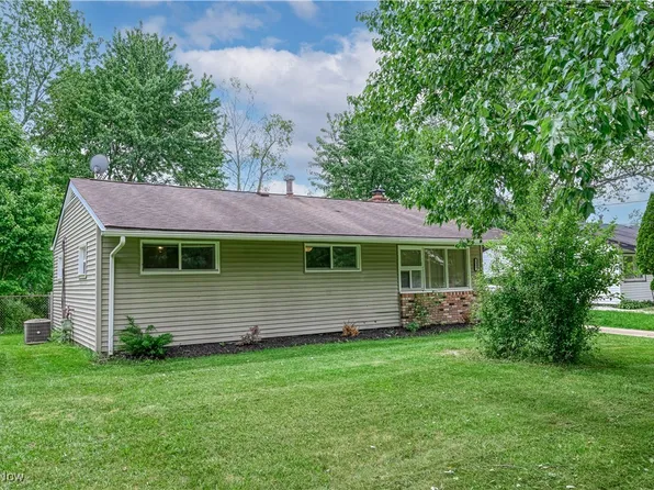 1848 Sheffield Dr, Akron, OH 44320