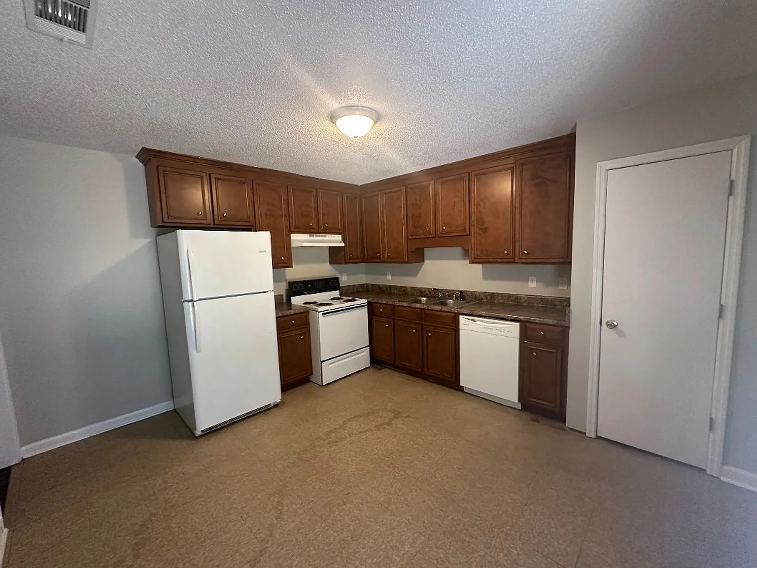 Nice affordable two bedroom one bath duplex — Photo 3
